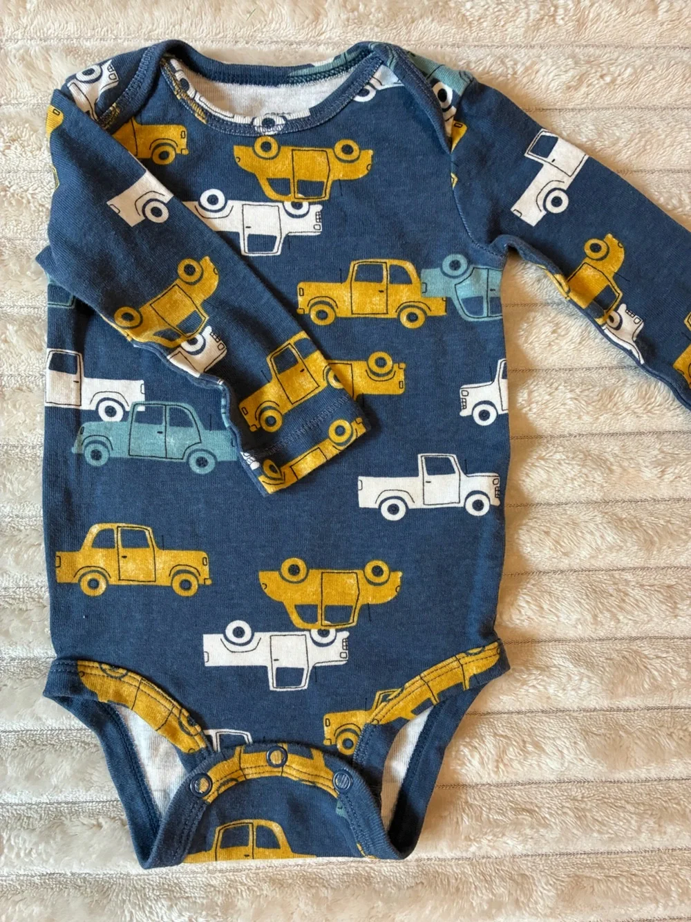 Carter’s 6M Long Sleeve Onesie Bundle — Set of 7 🤍
